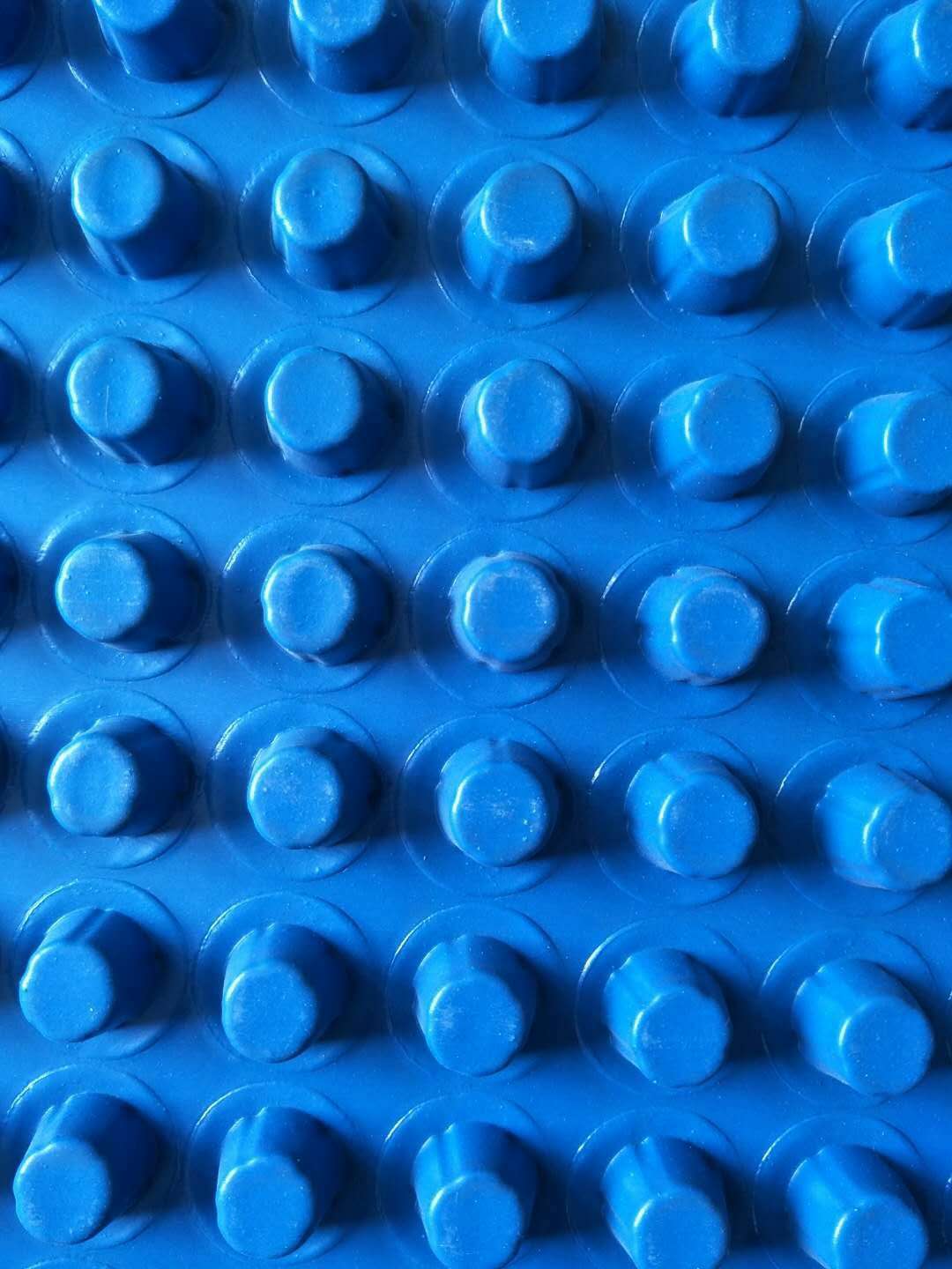 米乐 M6米乐EVA蜂窝式防水板 价格低质量好 排水板(图1) 米乐 M6米乐EVA蜂窝式防水板 价格低质量好 排水板(图1)