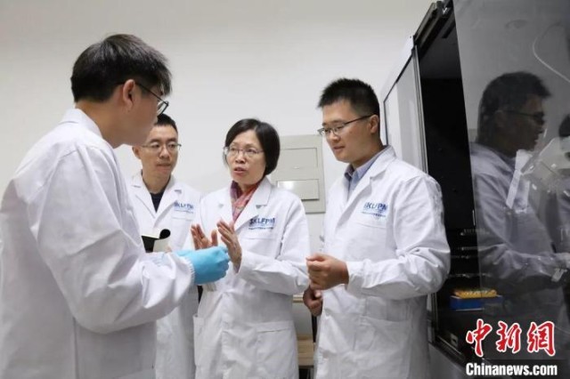 “上海市教育功臣”朱美芳院米乐M6 米乐士：“我们培养的最好‘材料’就是我们的学生”(图3)