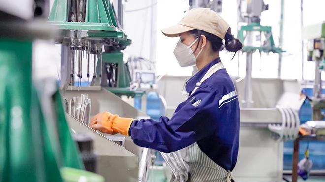 高质量发展调研行·武乡① ｜ 产业“链”上发力 红色沃土“圈”出米乐 M6米乐绿色未来(图1)