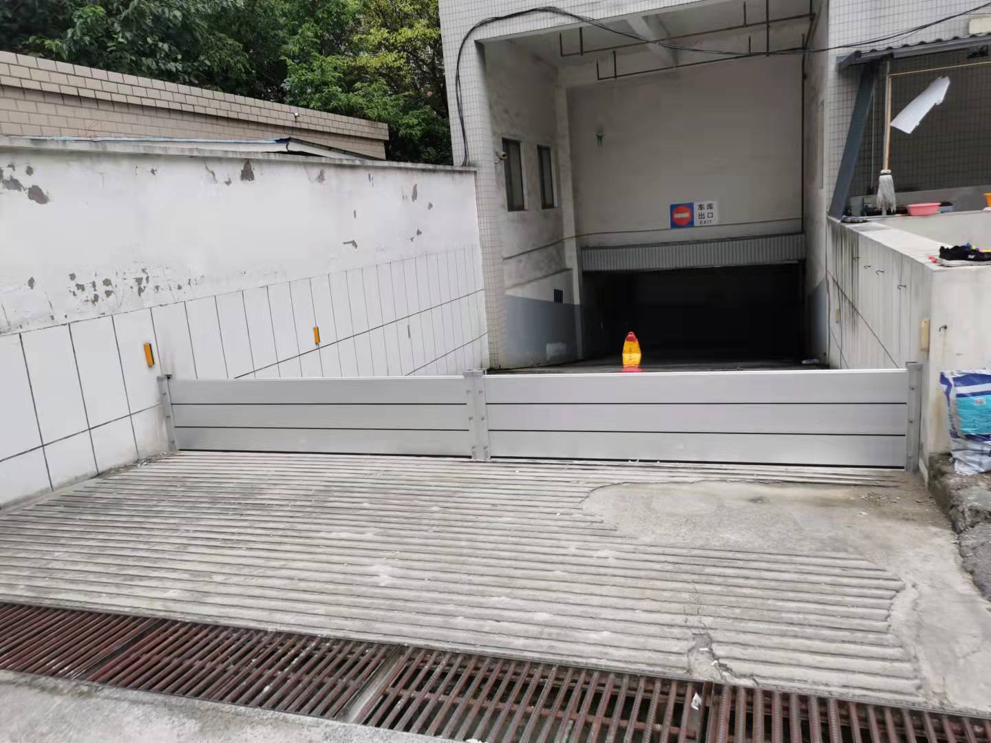 米乐 M6米乐防护挡板防汛 铝合金防水板安全可靠-搜了网(图1) 米乐 M6米乐防护挡板防汛 铝合金防水板安全可靠-搜了网(图1)