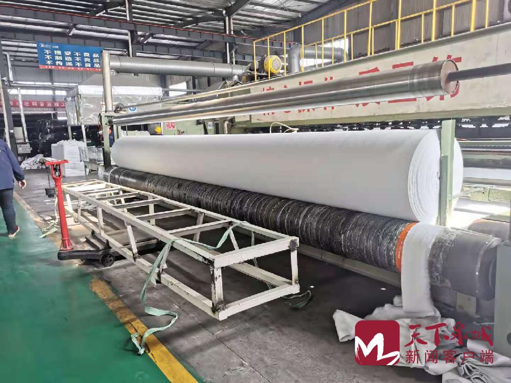 “保驾”地铁、雷神山医院、垃圾厂建设…济南这家企业引领防渗材料“百年变革”(图3) “保驾”地铁、雷神山医院、垃圾厂建设…济南这家企业引领防渗材料“百年变革”(图3)