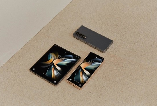 三星Galaxy Z Fold4推出IPX8级防水 引领折叠屏手机新风口(图1) 三星Galaxy Z Fold4推出IPX8级防水 引领折叠屏手机新风口(图1)