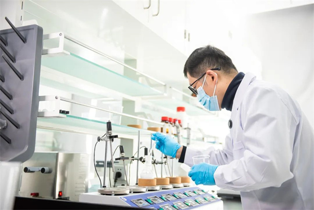 纳米材料上“打孔”!看常州这家企业的超级“魔法”(图3) 纳米材料上“打孔”!看常州这家企业的超级“魔法”(图3)