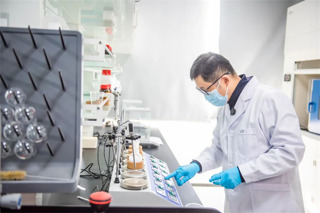 纳米材料上“打孔”!看常州这家企业的超级“魔法”(图4) 纳米材料上“打孔”!看常州这家企业的超级“魔法”(图4)