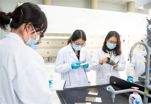 纳米材料上“打孔”!看常州这家企业的超级“魔法”(图5) 纳米材料上“打孔”!看常州这家企业的超级“魔法”(图5)