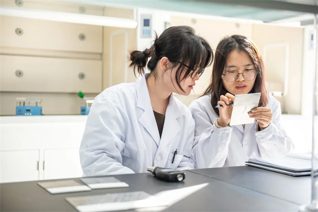 纳米材料上“打孔”!看常州这家企业的超级“魔法”(图10) 纳米材料上“打孔”!看常州这家企业的超级“魔法”(图10)