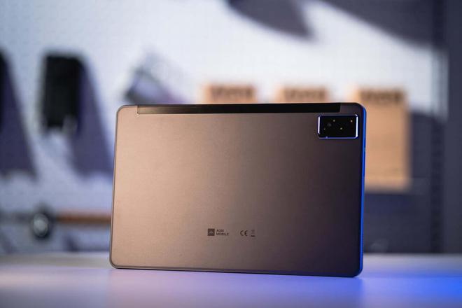 平板电脑也能“水陆两栖”?AGM首款防水平板P1正式亮相(图1) 平板电脑也能“水陆两栖”?AGM首款防水平板P1正式亮相(图1)