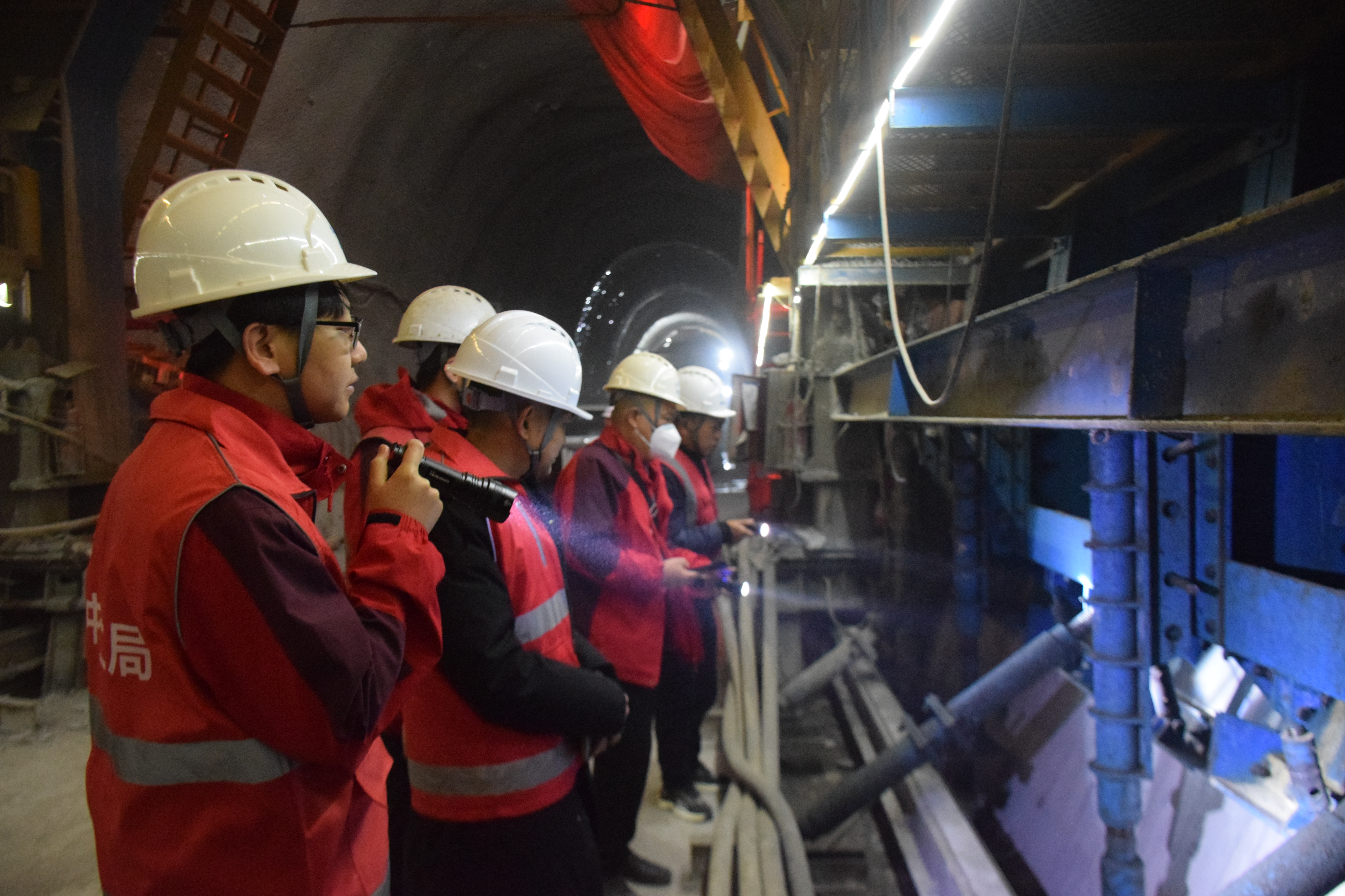 天陇铁路全力推进复工复产(图1) 天陇铁路全力推进复工复产(图1)