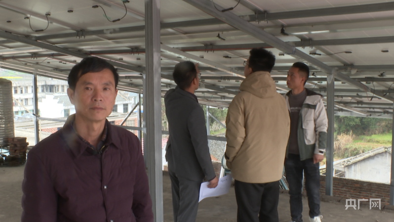 湖南绥宁:光伏电板“登上”屋顶 默默守护宁静村庄(图2) 湖南绥宁:光伏电板“登上”屋顶 默默守护宁静村庄(图2)