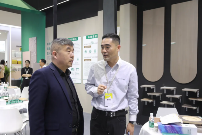 展会看韩氏 预见新趋势丨韩氏板材亮相第13届广州定制家居展(图8) 展会看韩氏 预见新趋势丨韩氏板材亮相第13届广州定制家居展(图8)