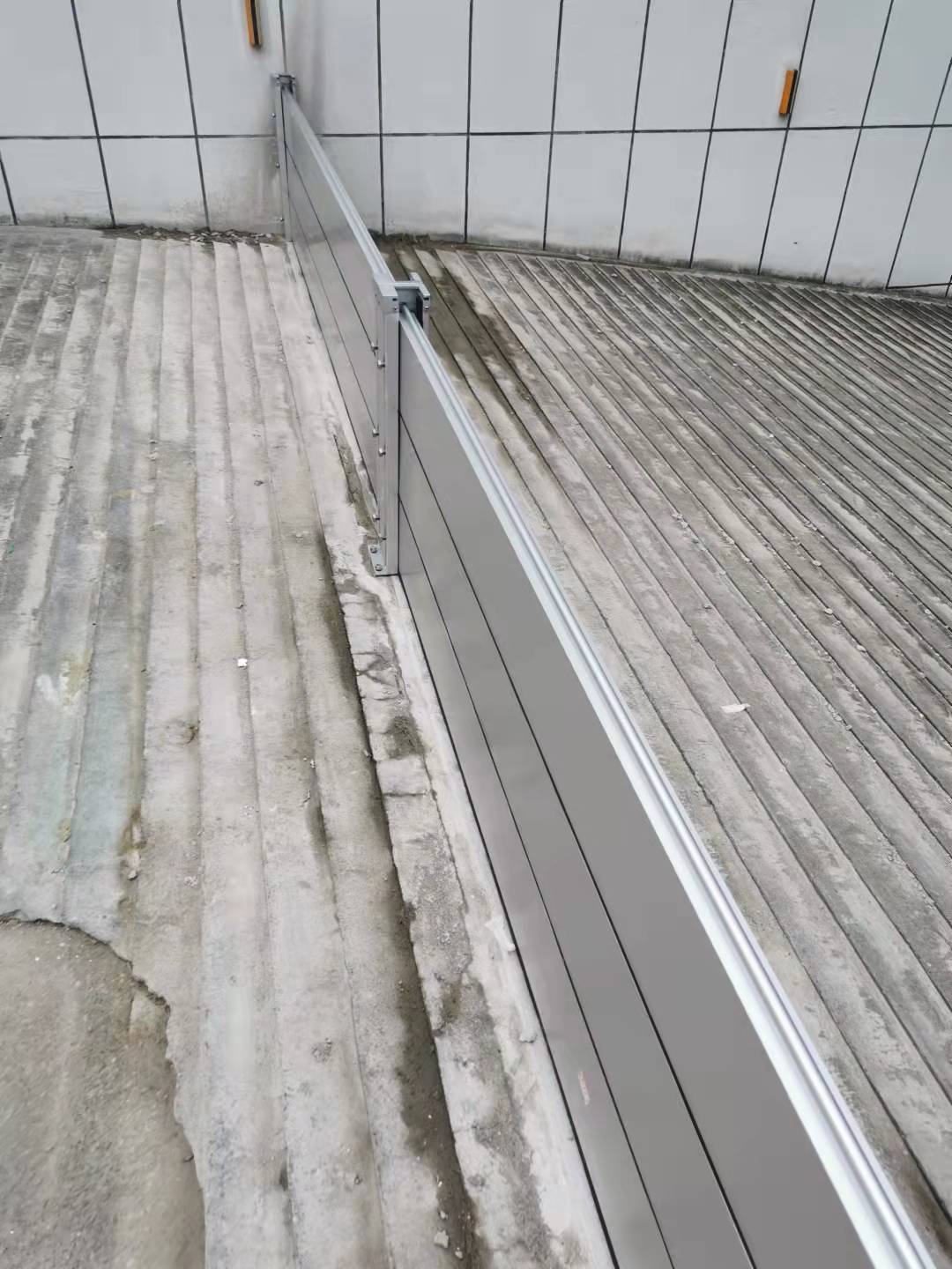 不锈钢防汛挡水板 车库挡水板安全可靠(图1) 不锈钢防汛挡水板 车库挡水板安全可靠(图1)