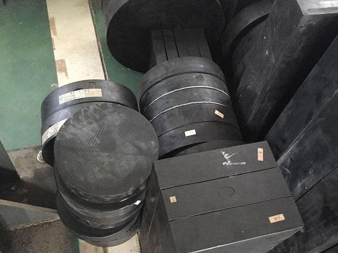 橡胶垫块A台前缓冲橡胶垫块A的应用(图1) 橡胶垫块A台前缓冲橡胶垫块A的应用(图1)