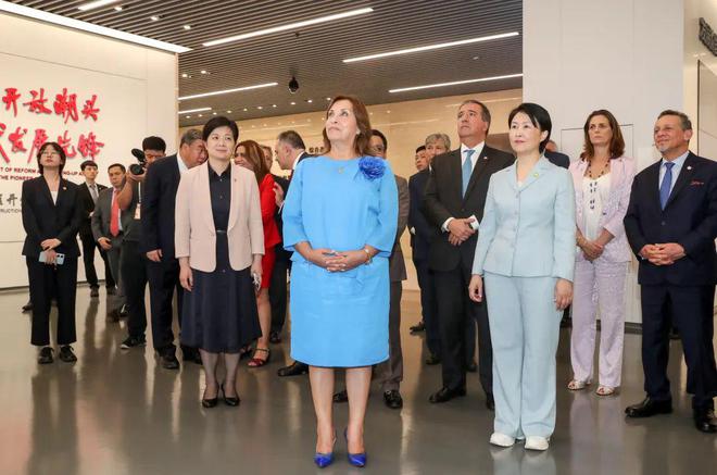 秘鲁总统博鲁阿尔特访问苏州(图2) 秘鲁总统博鲁阿尔特访问苏州(图2)