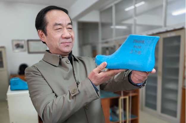 足力健再获权威认证连续四年全国老人鞋销量第一(图3) 足力健再获权威认证连续四年全国老人鞋销量第一(图3)