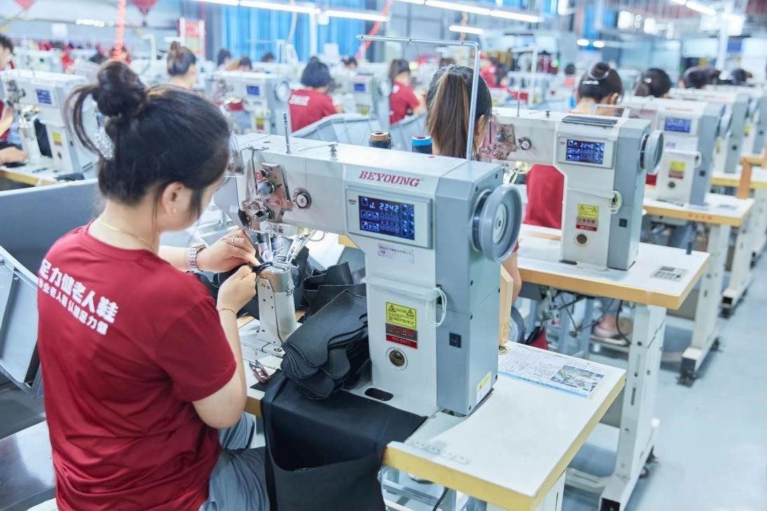 足力健再获权威认证连续四年全国老人鞋销量第一(图2) 足力健再获权威认证连续四年全国老人鞋销量第一(图2)